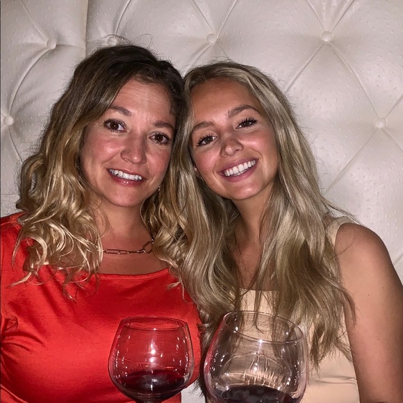 Meet your Posher, Caroline - Picture 1 of 1